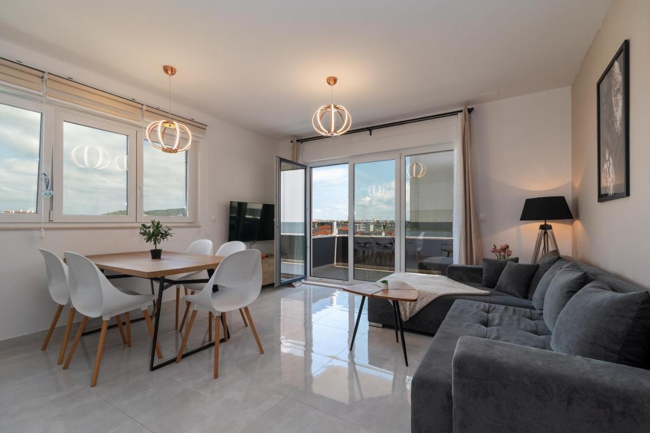 Angelus Apartment