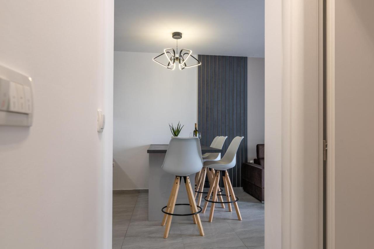 Angelus Apartment