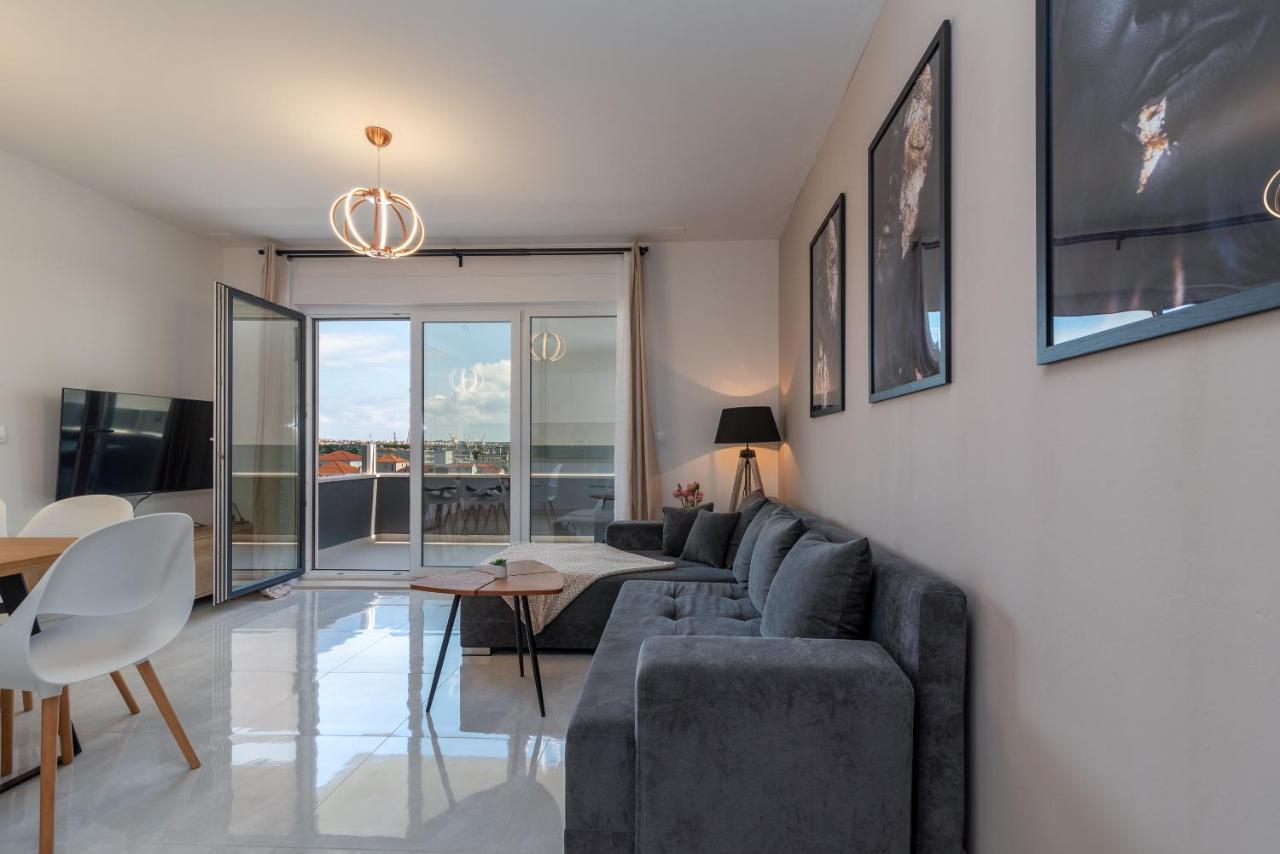 Angelus Apartment