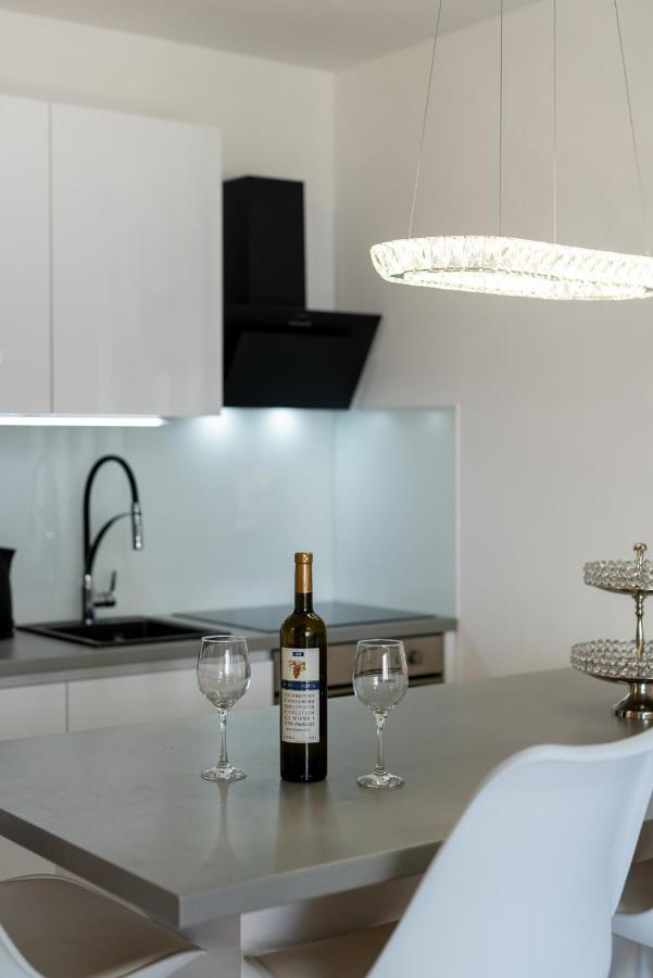 Angelus Apartment