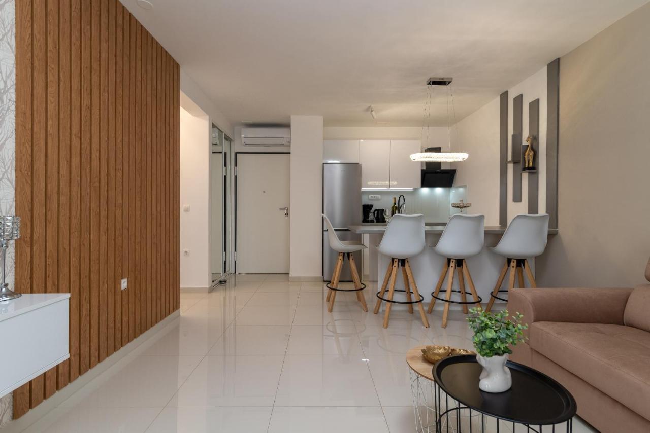 Angelus Apartment