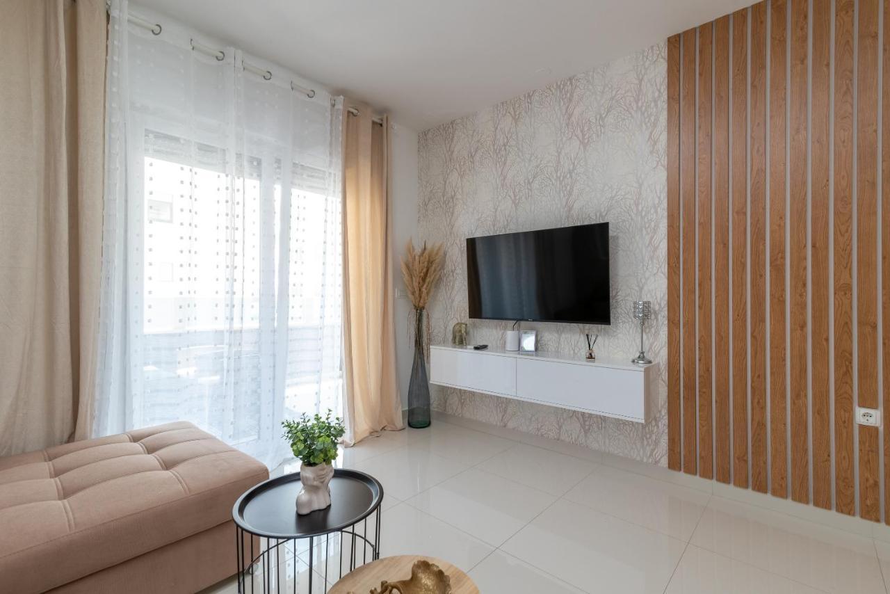Angelus Apartment